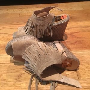 BEIGE SUEDE CREPE WEDGES- kanna: made in Spain